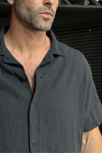 Load image into Gallery viewer, the eastwood button up; black sand
